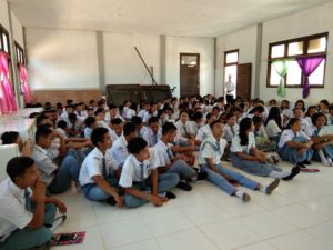 Sosialisasi dan Edukasi Peningkatan Kesehatan Jiwa dan Masalah Napza di SMAN 1 Lumar