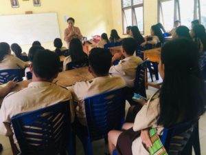 Sosialisasi dan Edukasi Peningkatan Kesehatan Jiwa dan Masalah Napza di SMAN 1 Teriak