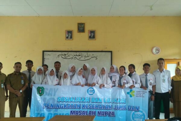 Sosialisasi dan Edukasi Peningkatan Kesehatan Jiwa dan Masalah Napza di SMAN 1 Sui Raya