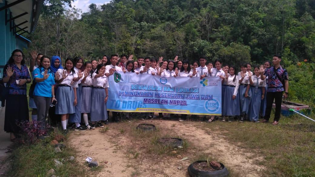 Sosialisasi dan Edukasi Peningkatan Kesehatan Jiwa dan Masalah Napza di SMAN 1 Monterado