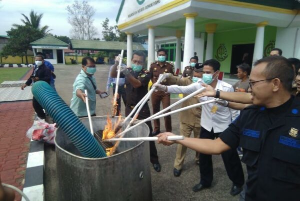 Pemusnahan Narkotika dan Obat-Obatan Terlarang Pemusnahan Narkotika dan Obat-Obatan Terlarang