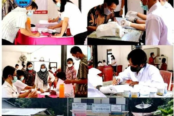 Test Urine Bagi Perangkat Desa Setia Budi sebagai Desa Bersinar di Kabupaten Bengkayang