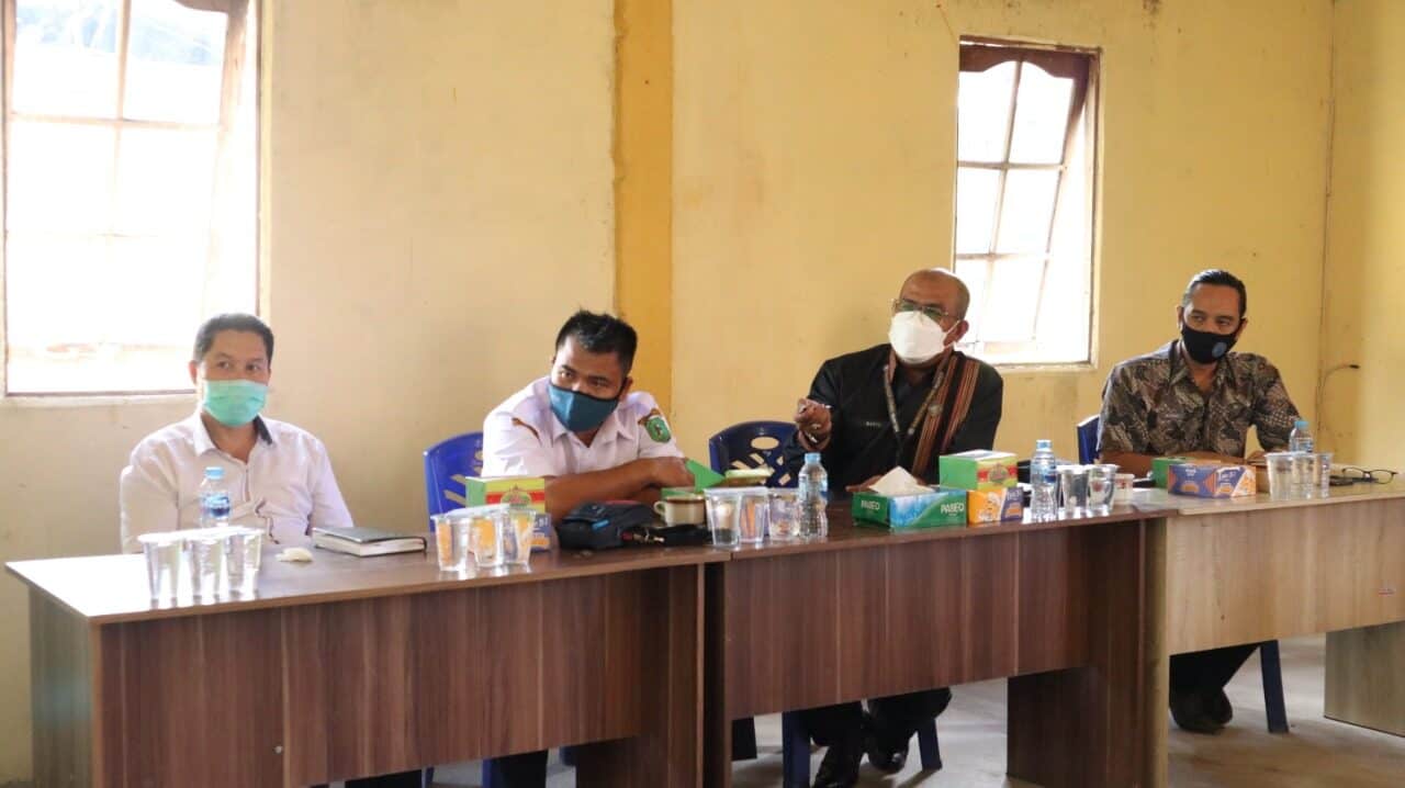 RAPAT KOORDINASI PEMBENTUKAN IBM DI DESA CIPTA KARYA KEC. SUNGAI BETUNG KAB. BENGKAYANG RAPAT KOORDINASI PEMBENTUKAN IBM DI DESA CIPTA KARYA KEC. SUNGAI BETUNG KAB. BENGKAYANG