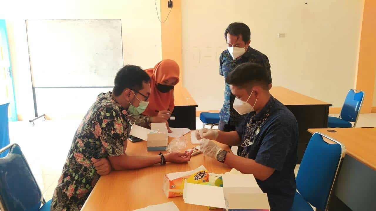 Pemeriksaan Screening Rapid Test Covid-19 Bagi Personil BNN Kabupaten Bengkayang