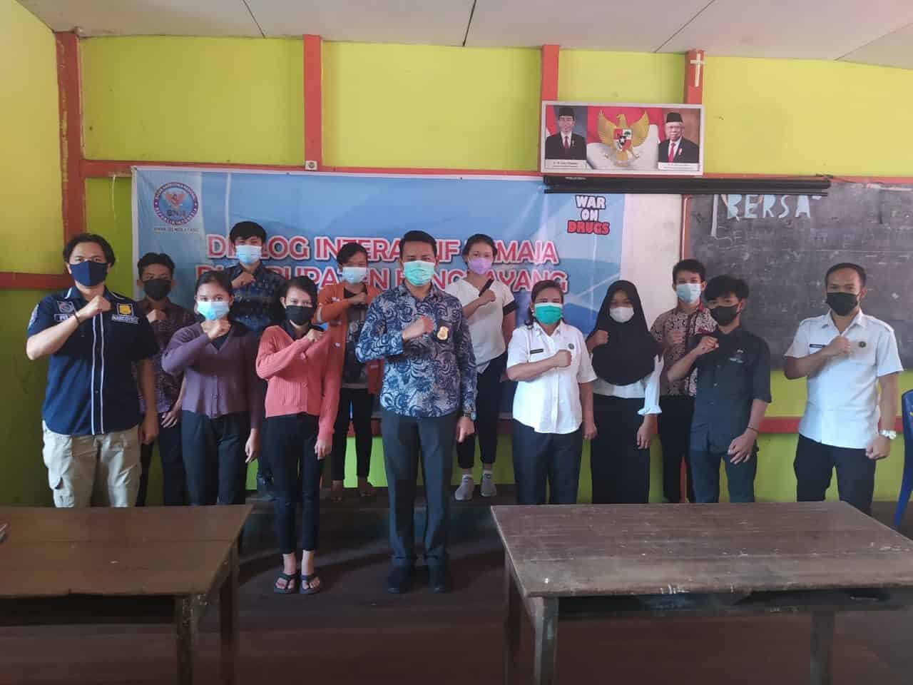 DIALOG INTERAKTIF REMAJA DI KABUPATEN BENGKAYANG DIALOG INTERAKTIF REMAJA DI KABUPATEN BENGKAYANG