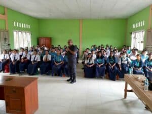 SOSIALISASI DAN PENYULUHAN BAHAYA NARKOBA DI LINGKUNGAN PEMERINTAH DESA SERINDU DAN SMPN 7 MONTERADO