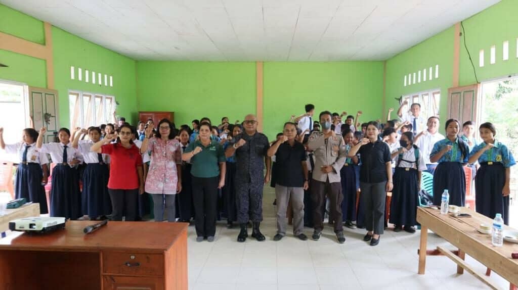 SOSIALISASI DAN PENYULUHAN BAHAYA NARKOBA DI LINGKUNGAN PEMERINTAH DESA SERINDU DAN SMPN 7 MONTERADO SOSIALISASI DAN PENYULUHAN BAHAYA NARKOBA DI LINGKUNGAN PEMERINTAH DESA SERINDU DAN SMPN 7 MONTERADO