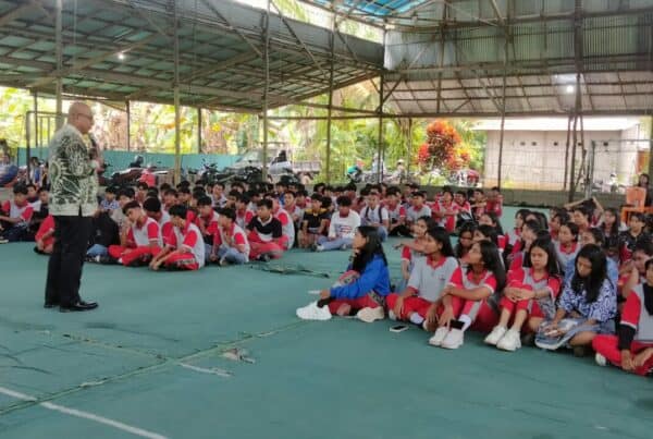 Sosialisasi dan Edukasi Gerakan Anti Narkoba di SMA Negeri 1 Menjalin, Kecamatan Menjalin, Kabupaten Landak