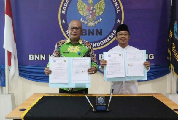 Penandatanganan Perjanjian Kerja Sama (PKS) Program P4GN antara BNN Kabupaten Bengkayang dengan Kementerian Agama Kabupaten Bengkayang