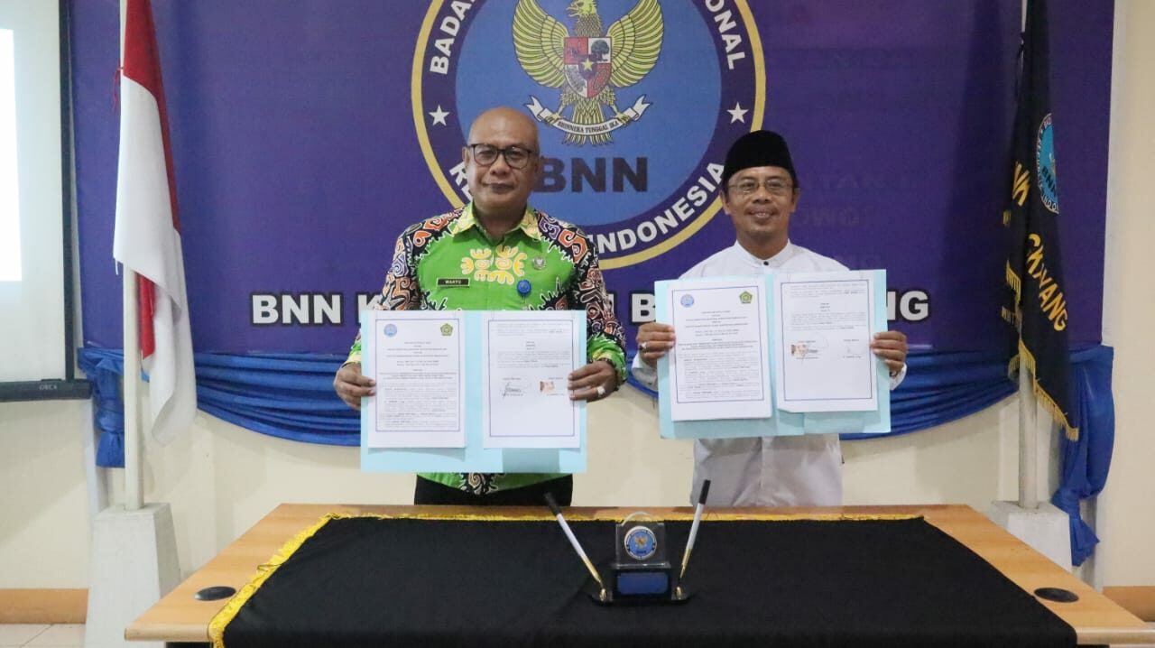 Penandatanganan Perjanjian Kerja Sama (PKS) Program P4GN antara BNN Kabupaten Bengkayang dengan Kementerian Agama Kabupaten Bengkayang Penandatanganan Perjanjian Kerja Sama (PKS) Program P4GN antara BNN Kabupaten Bengkayang dengan Kementerian Agama Kabupaten Bengkayang